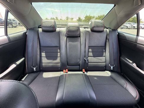 Used 2017 Toyota Camry SE w/ Moonroof Package FWD image 32