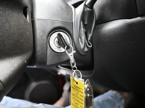 Used 2011 Chevrolet Colorado LT image 15