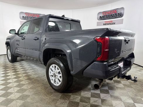 Used 2025 Toyota Tacoma SR5 w/ SR5 Upgrade Package AWD/4WD image 5