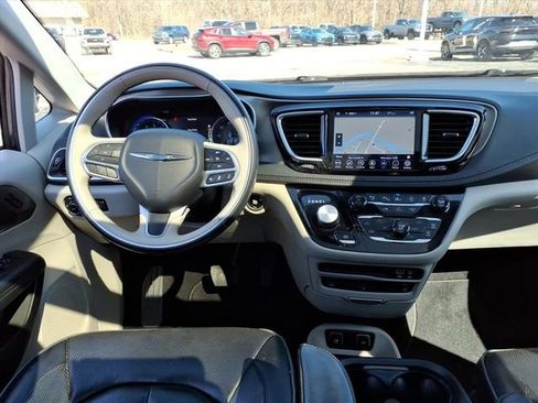 Used 2018 Chrysler Pacifica Limited w/ Tire & Wheel Group image 22