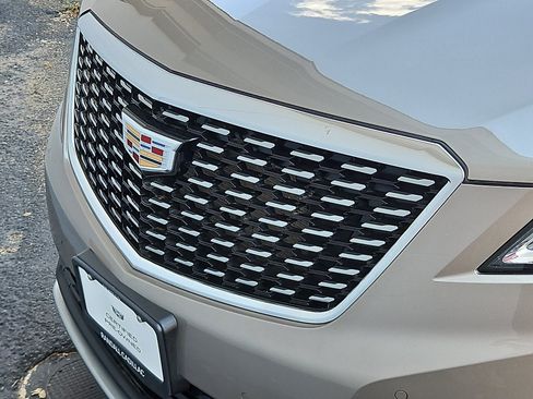 Certified 2023 Cadillac XT5 Premium Luxury w/ LPO, Floor Liner Package FWD image 9