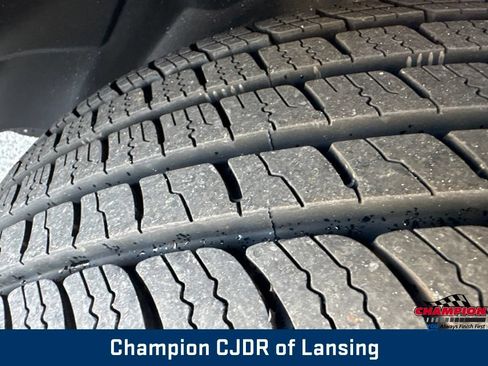 Used 2024 Jeep Compass Latitude AWD/4WD image 32