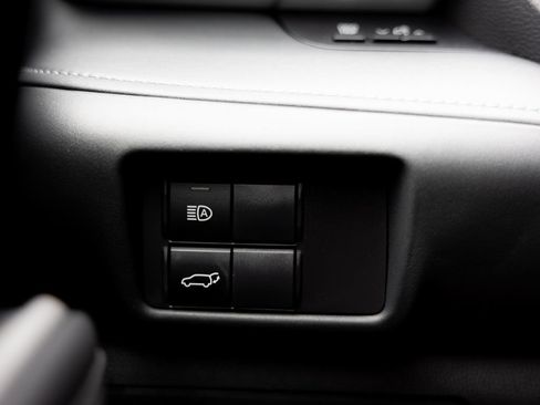 Used 2022 Toyota Highlander XLE AWD/4WD image 27