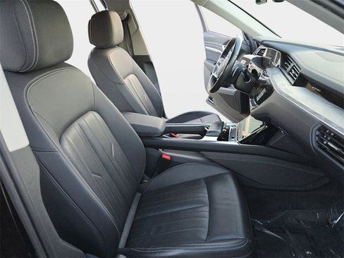 Used 2022 Audi e-tron Premium image 12