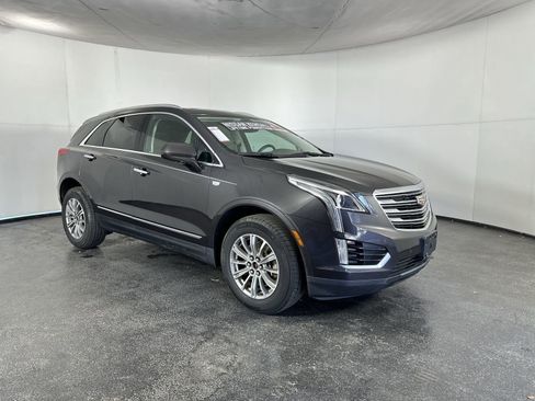 Used 2017 Cadillac XT5 Luxury w/ Driver Awareness Package image 2