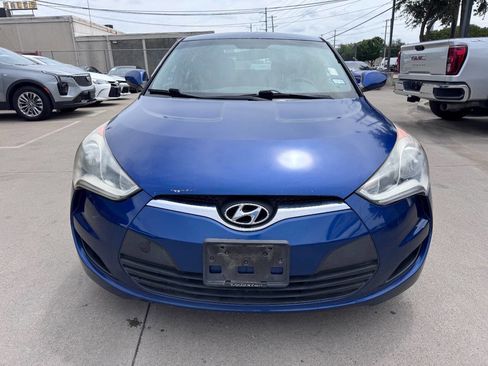 Used 2016 Hyundai Veloster FWD image 2