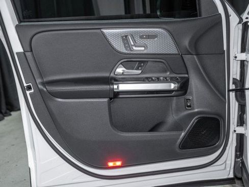 Used 2026 Mercedes-Benz GLB 250 image 10