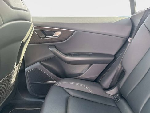 Used 2021 Audi Q8 Premium Plus w/ Premium Plus Package image 17