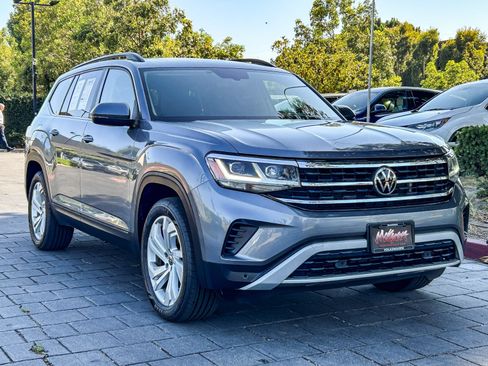 Used 2022 Volkswagen Atlas SE w/ Panoramic Sunroof Package FWD image 3