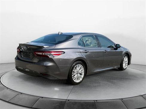 Used 2018 Toyota Camry XLE w/ Audio Package image 5