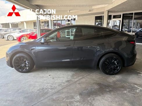 Used 2024 Tesla Model Y Long Range AWD/4WD image 6