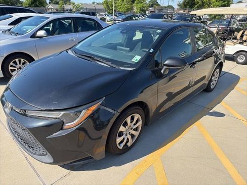 Used 2021 Toyota Corolla LE FWD image 1