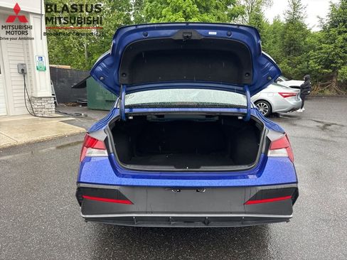 Used 2025 Hyundai Elantra Sport FWD image 10