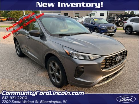 Used 2021 Ford Escape SE w/ Convenience Package AWD/4WD image 1