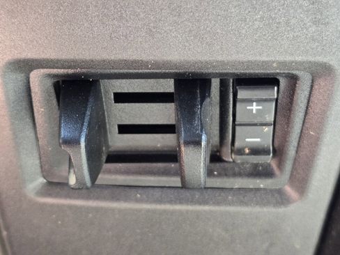 Used 2022 Ford F250 XL w/ Power Equipment Group image 9