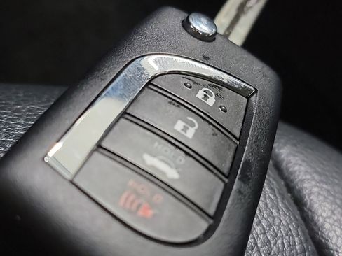 Used 2019 Toyota Camry SE w/ Carpet Mat Package image 31