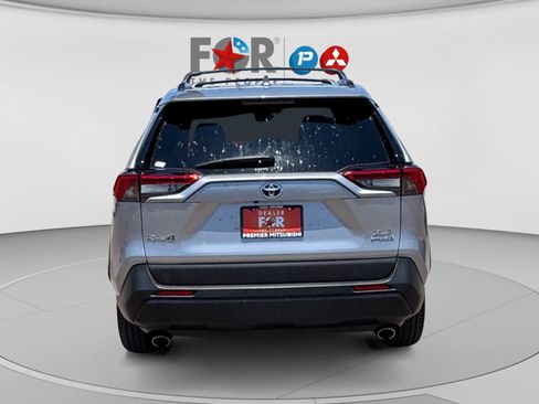 Used 2019 Toyota RAV4 XLE w/ Convenience Package AWD/4WD image 4