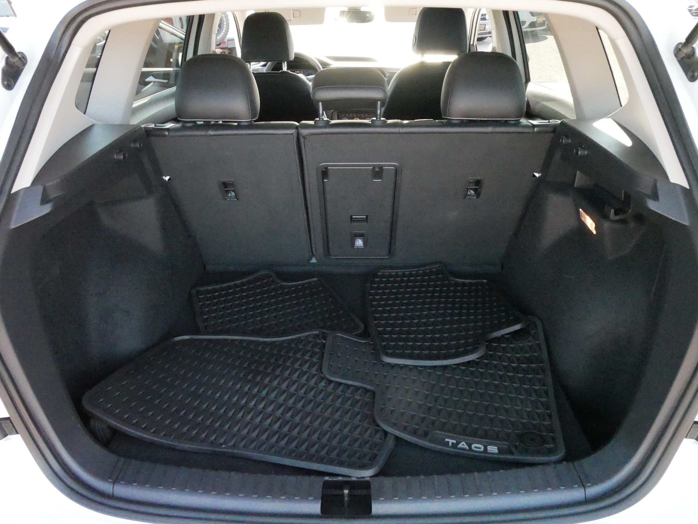 Certified 2023 Volkswagen Taos SEL AWD/4WD image 18