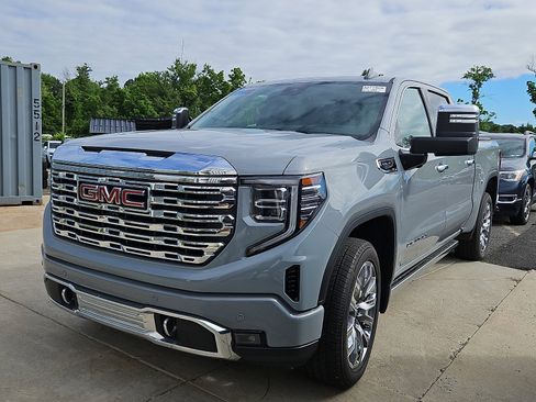 Used 2025 GMC Sierra 1500 Denali w/ Denali Reserve Package AWD/4WD image 4