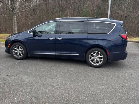Used 2019 Chrysler Pacifica Touring-L Plus w/ Advanced Safetytec Group image 4