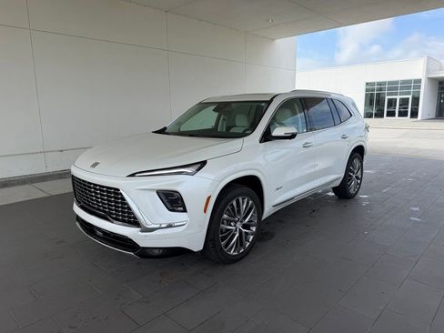 Used 2025 Buick Enclave Avenir w/ Super Cruise Package image 1