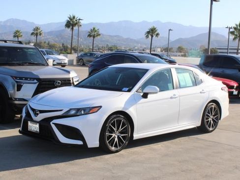 Used 2022 Toyota Camry SE w/ Carpet Mat Package (TMS) FWD image 3