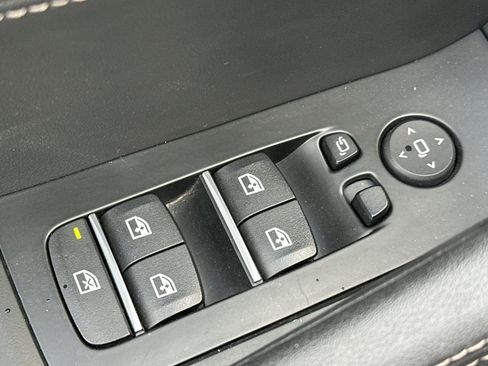 Used 2023 BMW X6 xDrive40i w/ M Sport Package image 11