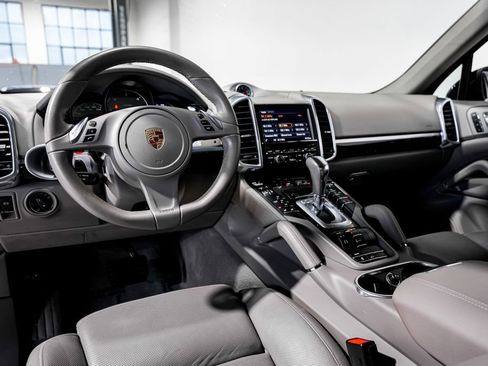 Used 2013 Porsche Cayenne Diesel AWD/4WD image 9