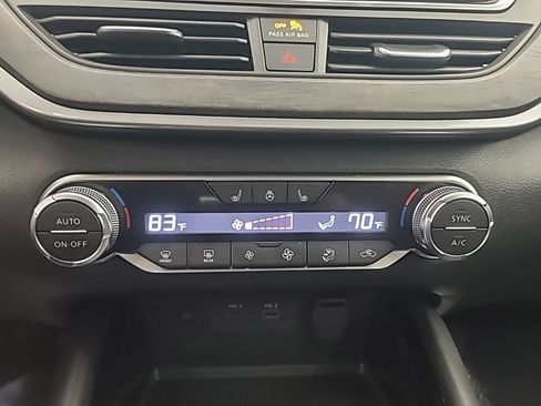 Used 2025 Nissan Altima 2.5 SL FWD image 35