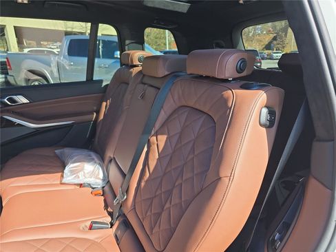 New 2026 BMW X7 xDrive40i w/ M Sport Package AWD/4WD image 14