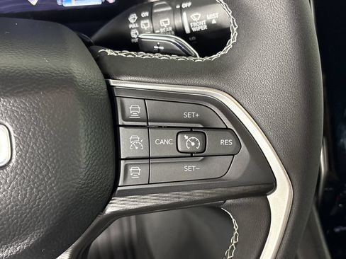 Used 2025 Jeep Grand Cherokee L Laredo RWD image 19