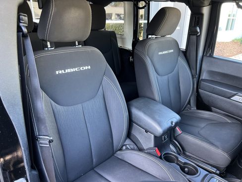 Used 2016 Jeep Wrangler Unlimited Rubicon w/ Connectivity Group AWD/4WD image 22