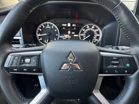 Used 2024 Mitsubishi Outlander SE image 24