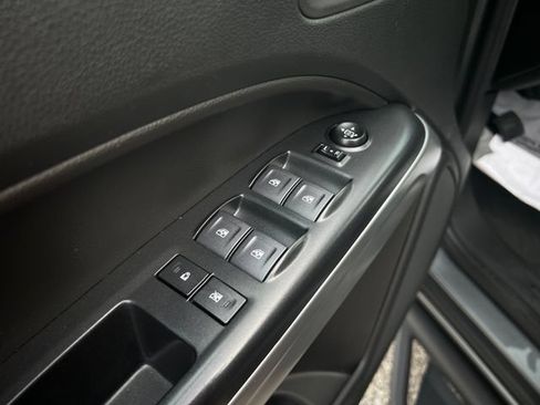 Used 2022 Chevrolet Colorado LT w/ LT Convenience Package AWD/4WD image 12