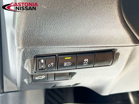 Used 2026 Toyota Corolla Cross XLE w/ Convenience Package image 13