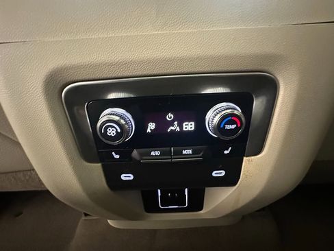 Used 2021 GMC Yukon Denali w/ Denali Premium Package image 22