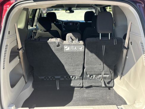 Used 2017 Chrysler Pacifica Touring image 16