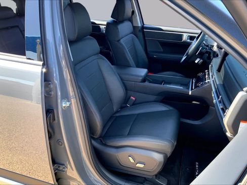 Used 2025 Hyundai Santa Fe Limited AWD/4WD image 9