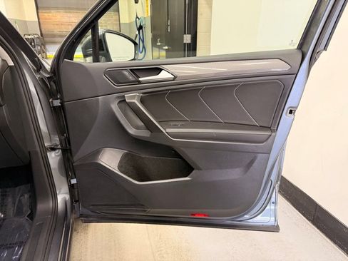Used 2023 Volkswagen Tiguan SE w/ Panoramic Sunroof Package AWD/4WD image 28