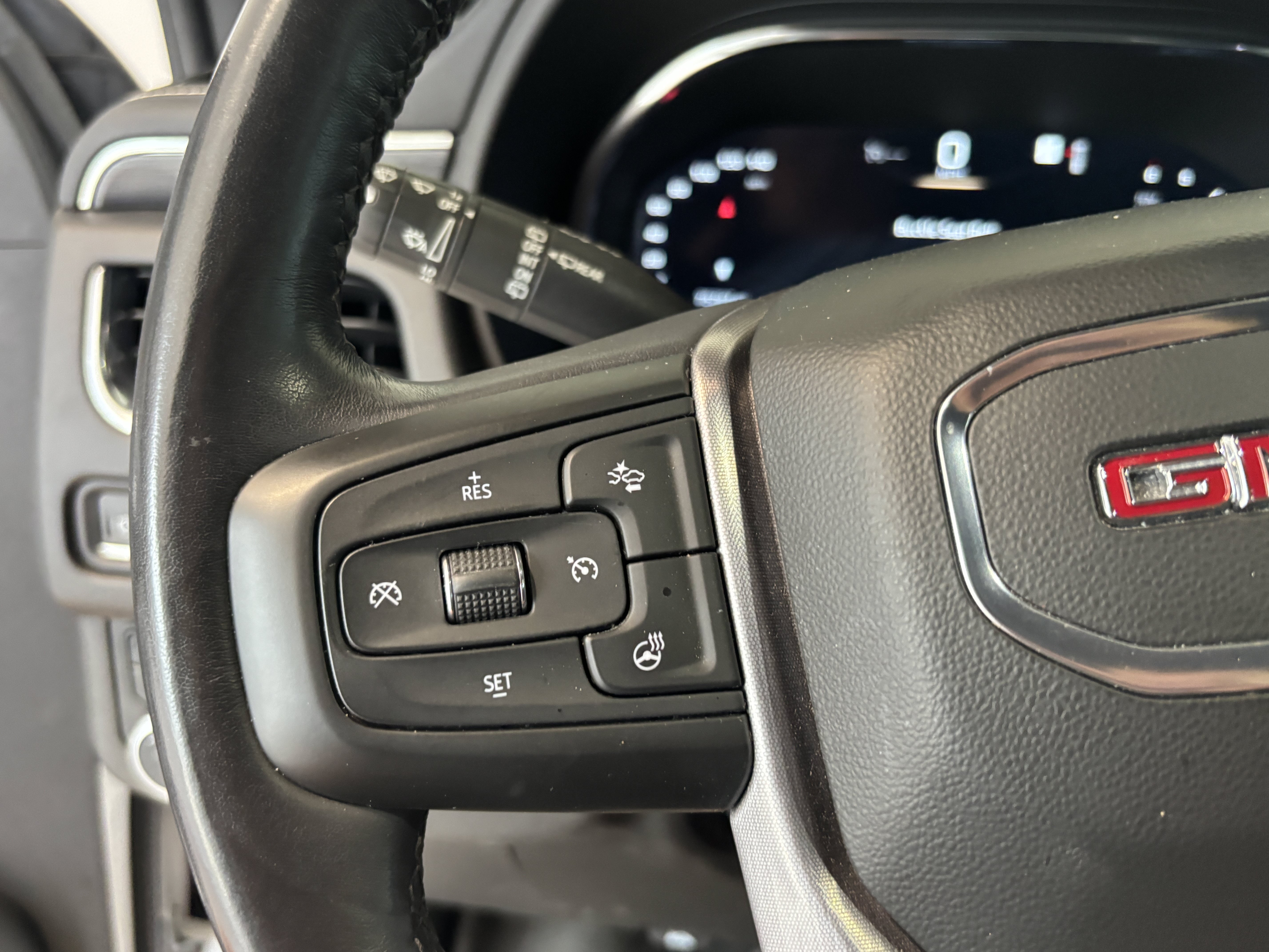 Used 2022 GMC Yukon SLT w/ SLT Premium Package AWD/4WD image 12