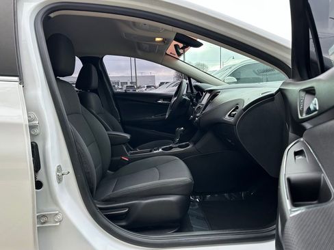 Used 2017 Chevrolet Cruze LT w/ Convenience Package image 30