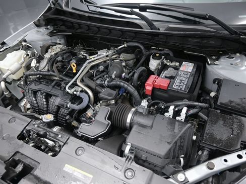 Used 2024 Nissan Altima 2.5 SV FWD image 13
