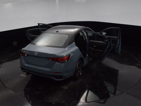 Used 2025 Nissan Sentra SR image 38