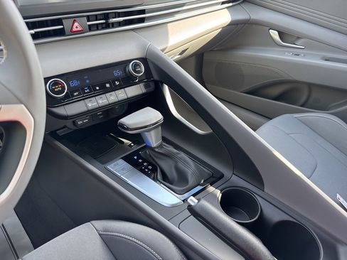 New 2025 Hyundai Elantra Sport image 25