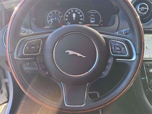 Used 2019 Jaguar XJ R-Sport image 12
