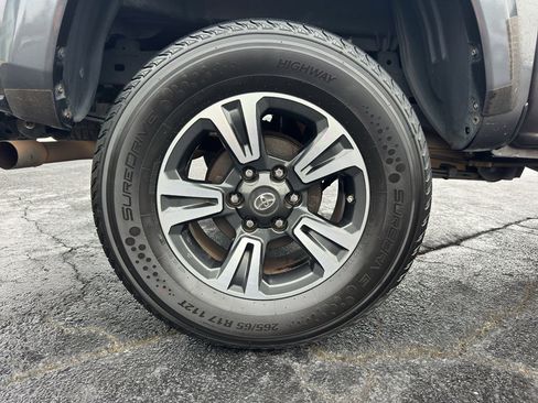 Used 2017 Toyota Tacoma TRD Sport RWD image 33