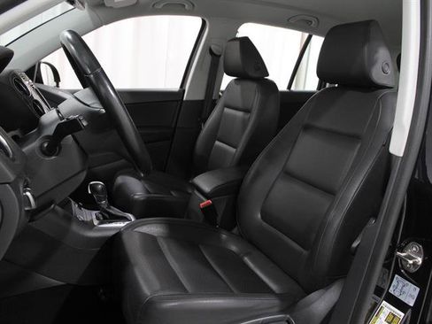 Used 2017 Volkswagen Tiguan S image 5
