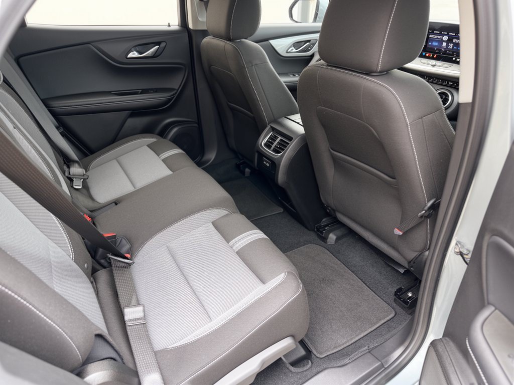 Certified 2025 Chevrolet Blazer LT FWD image 29