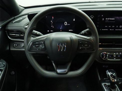 Used 2025 Buick Envista Preferred w/ Convenience II Package FWD image 24