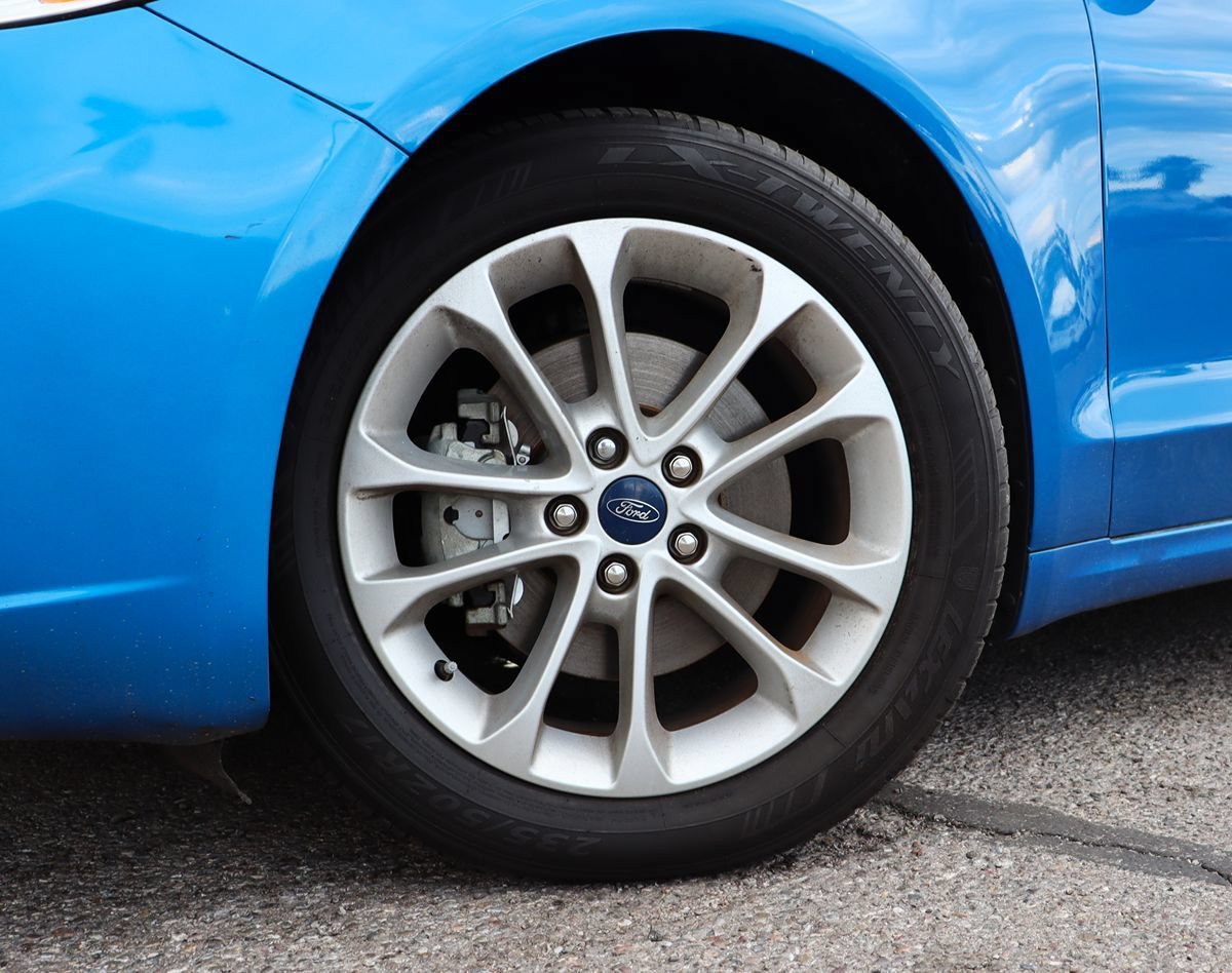 Used 2019 Ford Fusion SE FWD image 5